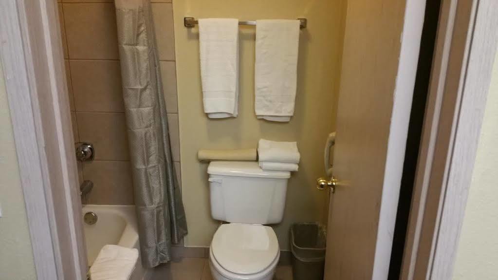 Surestay Hotel By Best Western Wells Extérieur photo